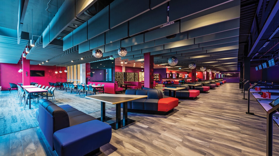 Brunswick distributor - OY Bowling AB Akadeemia Bowling bowling alley lounge area bar 