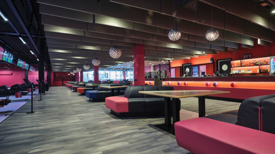 Brunswick distributor - OY Bowling AB Akadeemia Bowling bowling alley lounge area bar