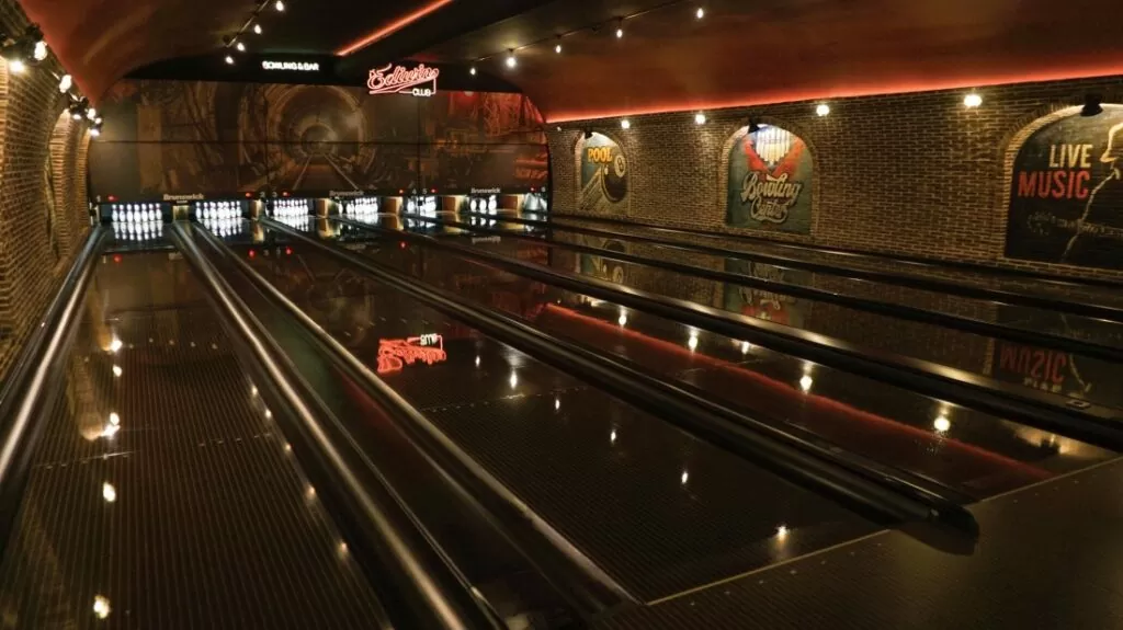 Ediwin Bowling Club lanes in Valencia, Spain