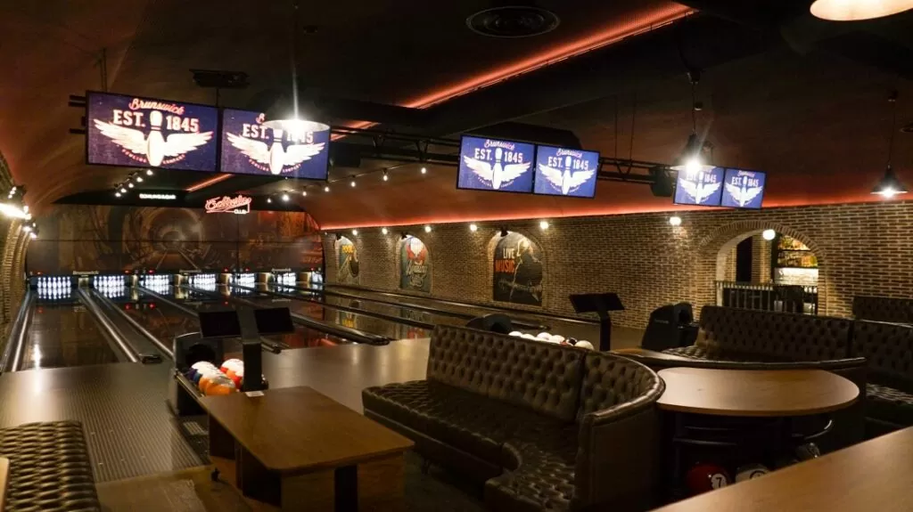 Ediwin Bowling Club lanes, screens, couches in Valencia, Spain
