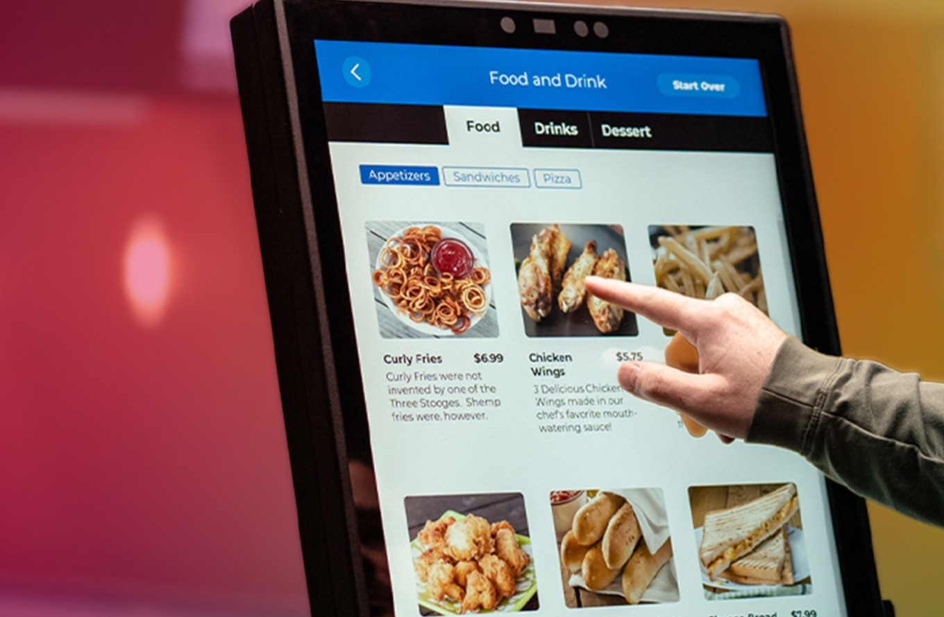 Sync kiosk order screen interface for guest self-service