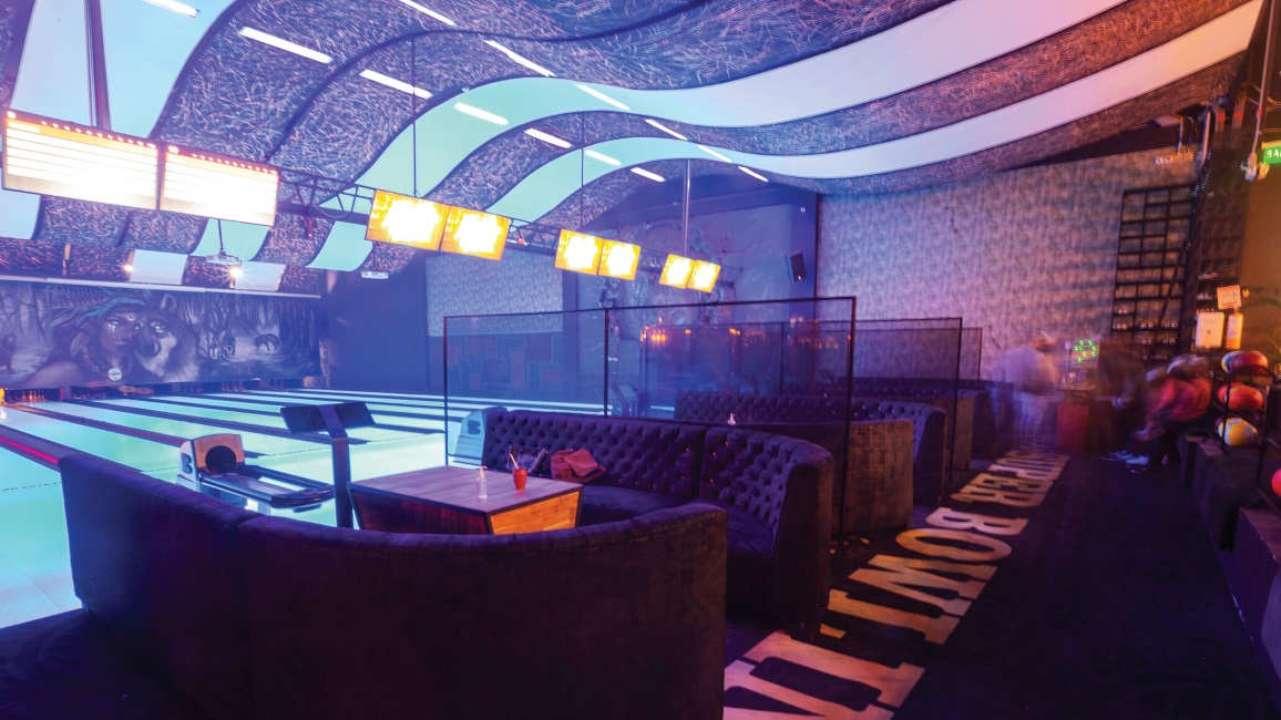 Brunswick distributor Universal Bowling - Super Bowling Medellín bowling alley in Colombia