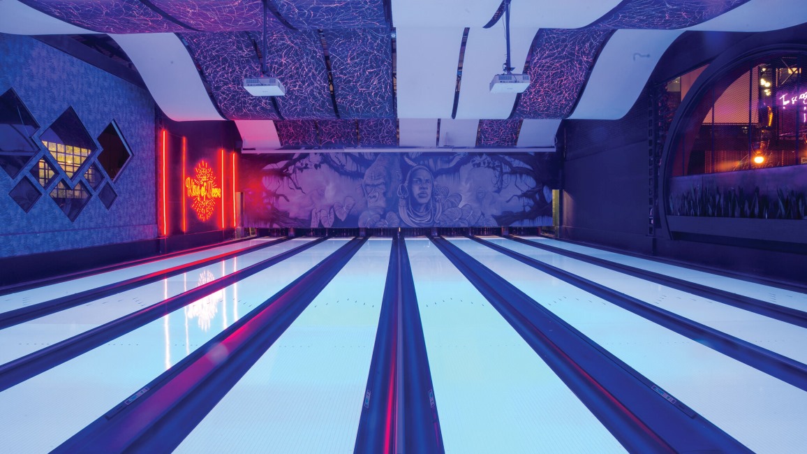 Brunswick distributor Universal Bowling - Super Bowling Medellín bowling alley in Colombia