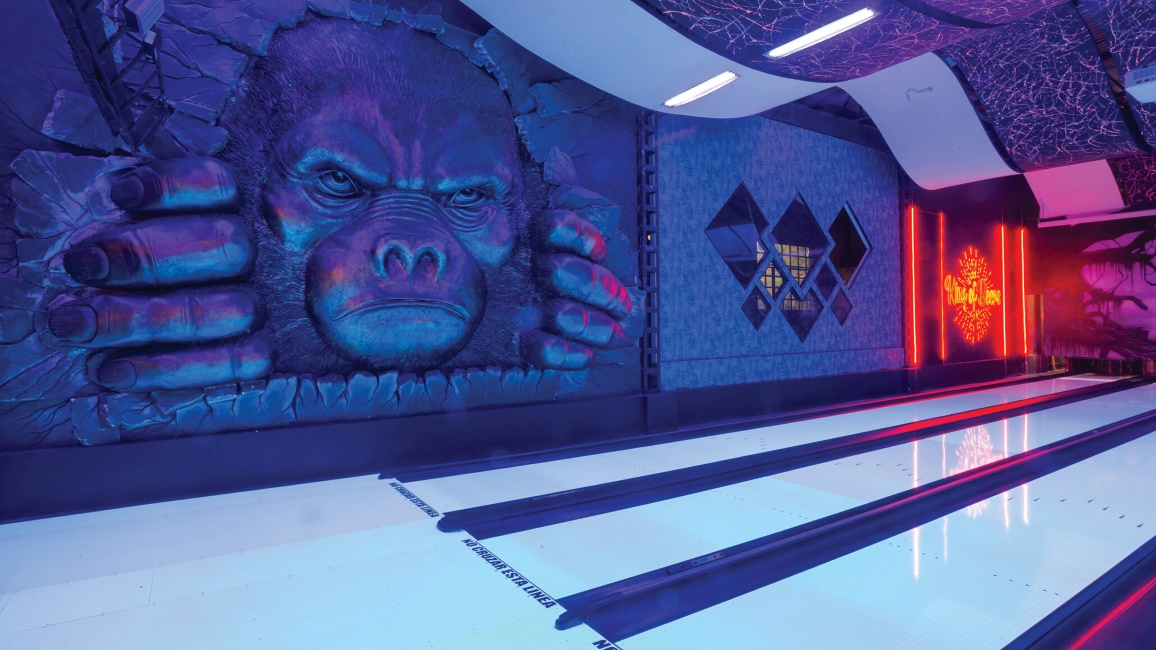 Brunswick distributor Universal Bowling - Super Bowling Medellín bowling alley in Colombia