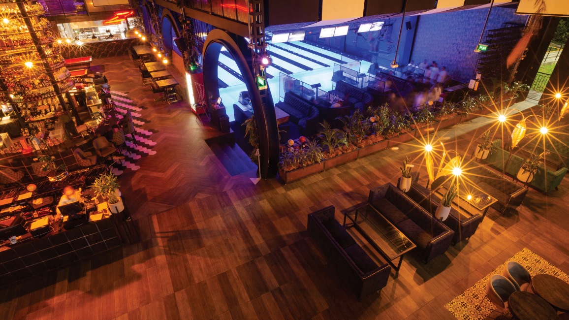 Brunswick distributor Universal Bowling - Super Bowling Medellín bowling alley in Colombia