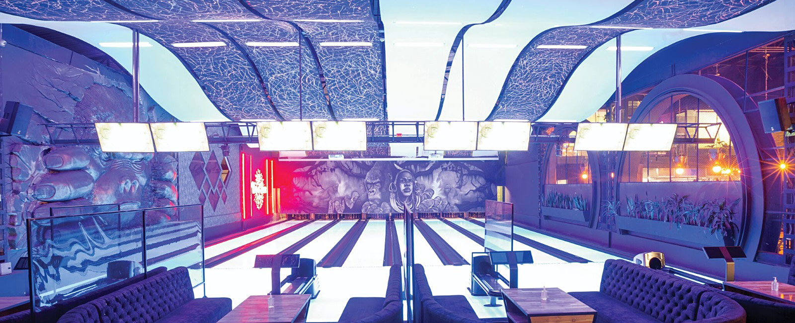 Brunswick distributor Universal Bowling - Super Bowling Medellín bowling alley in Colombia