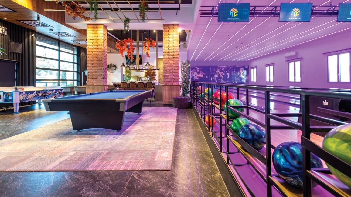 Brunswick distributor - Balkan Bowling Trip Ponal bowling alley lounge area